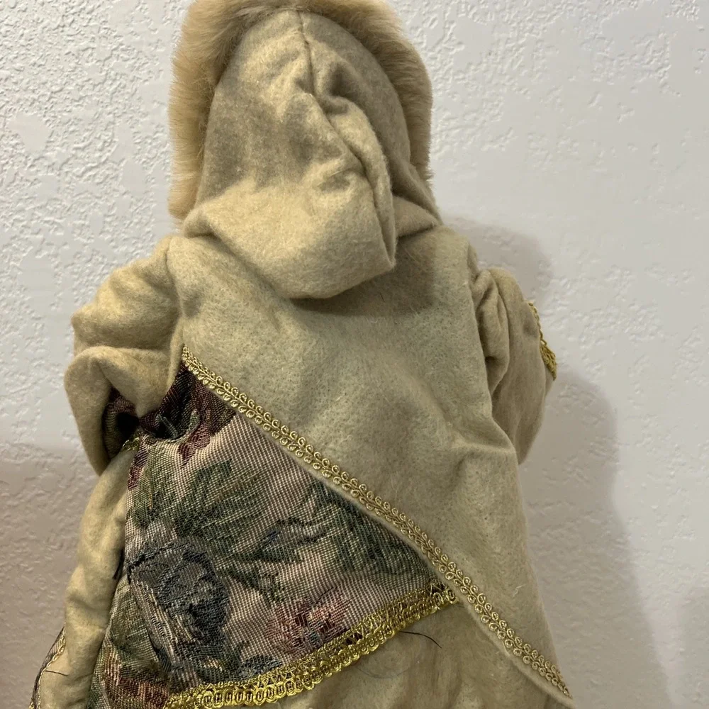 Vintage Old World Santa Beige Holding Garland Centerpiece Figure Tree Topper 18